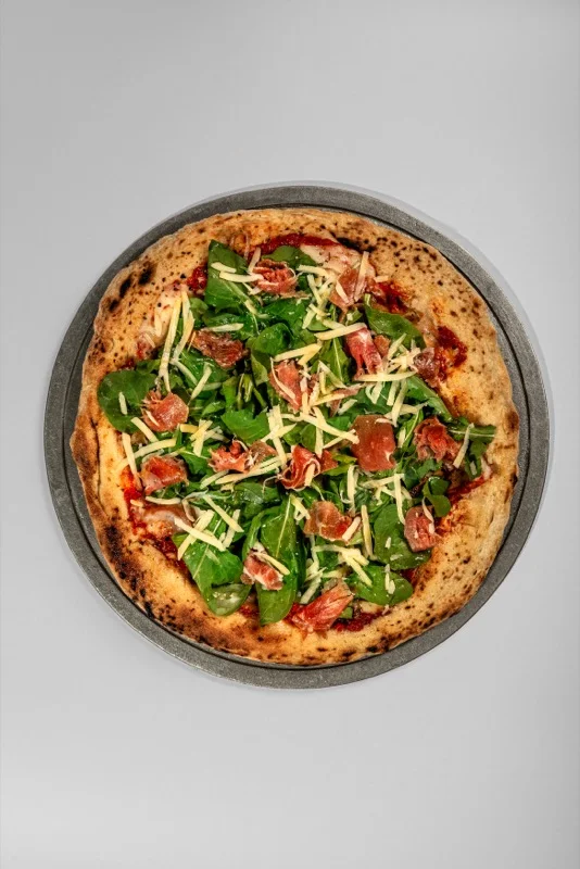 Rúcula y jamón crudo